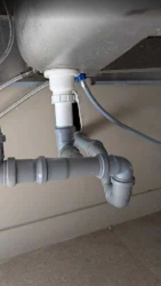 Collegamento di scarico rimontato e verificato da PRO-PIPE