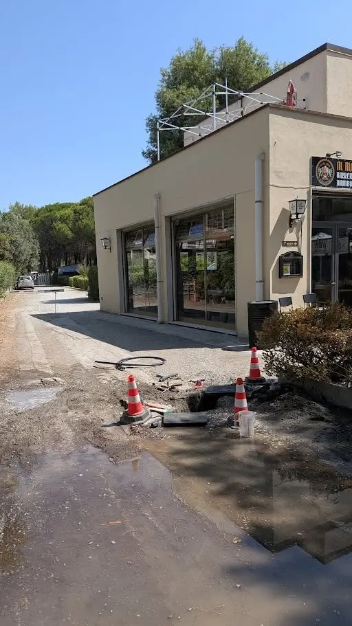 Scavo mirato sulla rete idrica condominiale a Marina di Bibbona