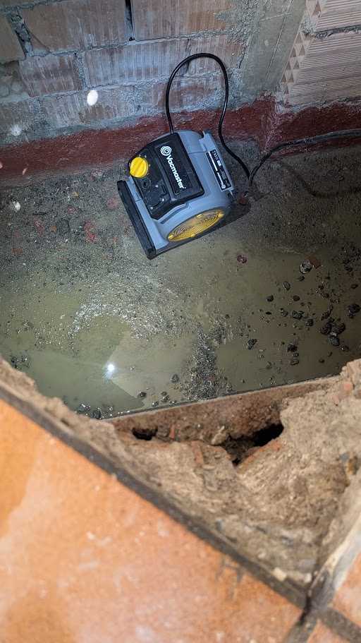 Ventilazione forzata utilizzata nello scannafosso durante l’intervento a Castiglioncello.