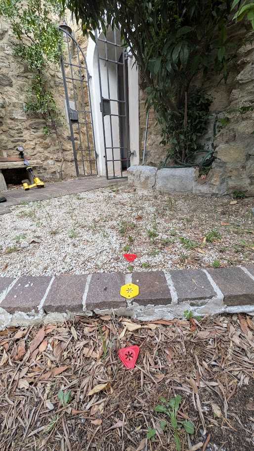 Marcatura a terra dei punti individuati con la localizzazione strumentale.