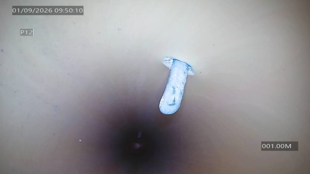 Fissaggio penetrato nella parete interna della tubazione.